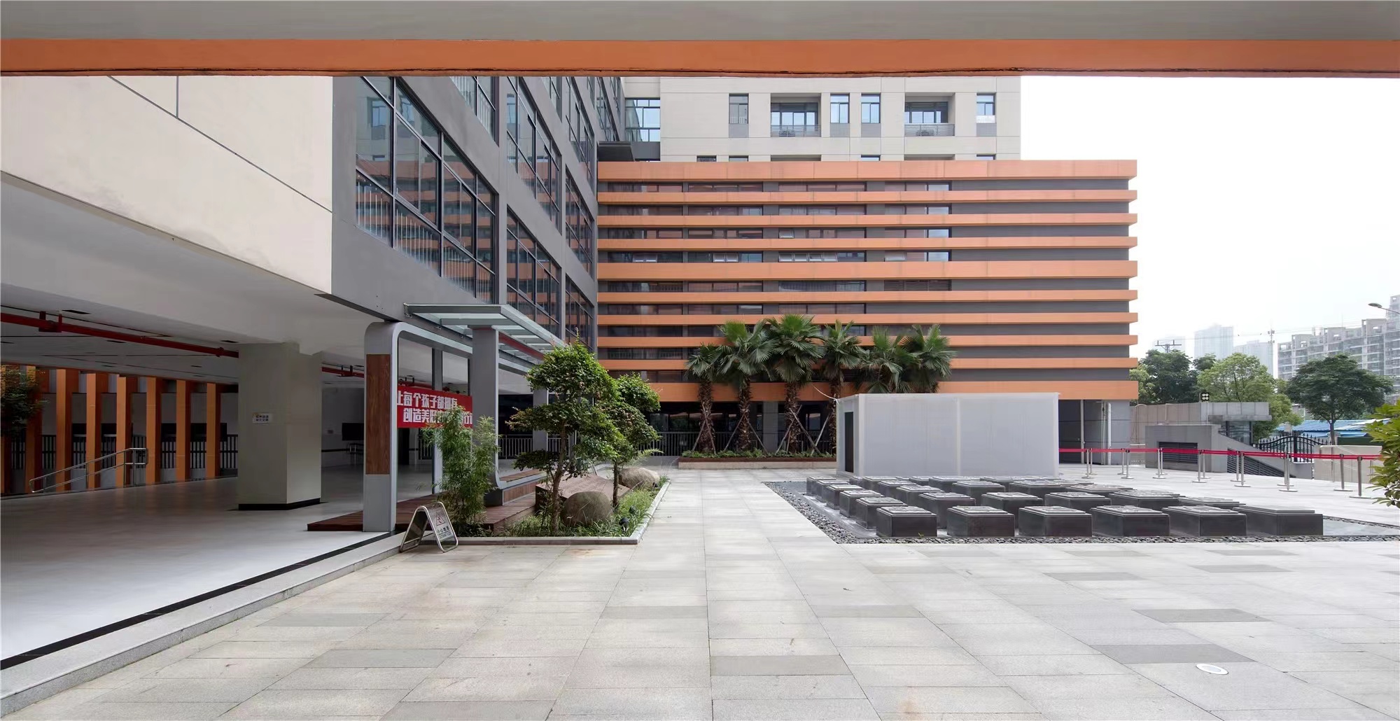 【學(xué)校案例】今泰裝飾在武漢市先后完成了與紅領(lǐng)巾學(xué)校6個校區(qū)的項目交付！(圖3)